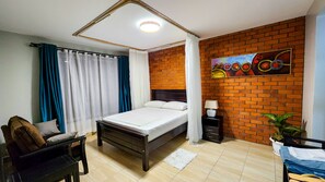 3 bedrooms, iron/ironing board, WiFi, bed sheets - Luxury At The 3BD Martyr's Villa Unlimited wifi and Netflix  (Kampala)