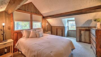 3 bedrooms, desk, iron/ironing board, free WiFi