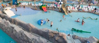 Family Beach House: Spacious Deck, Grill & Views