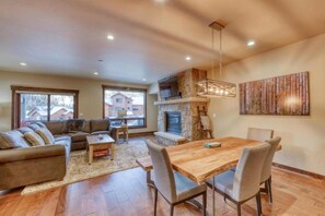 Exterior - The Alders Townhomes in East Keystone - Luxury 3 Bedroom + Den (Keystone)