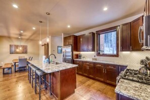 Exterior - The Alders Townhomes in East Keystone - Luxury 3 Bedroom + Den (Keystone)