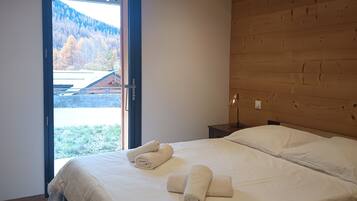 4 slaapkamers, een strijkplank/strijkijzer, gratis wifi, beddengoed