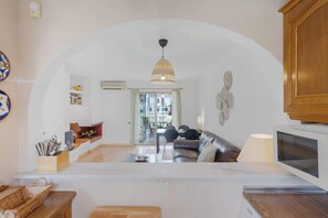 Smart TV, fireplace, offices