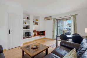 Smart TV, fireplace, offices