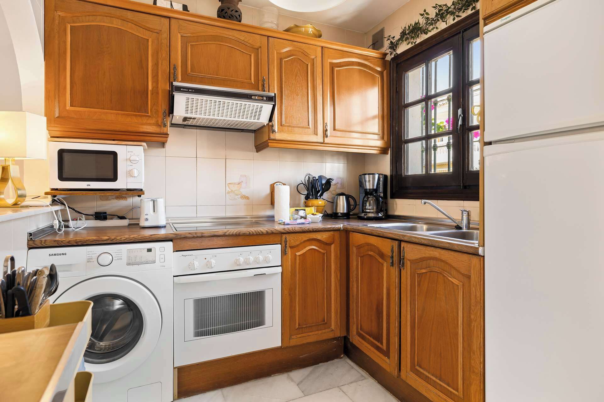 Coffee/tea maker, fridge, microwave, oven