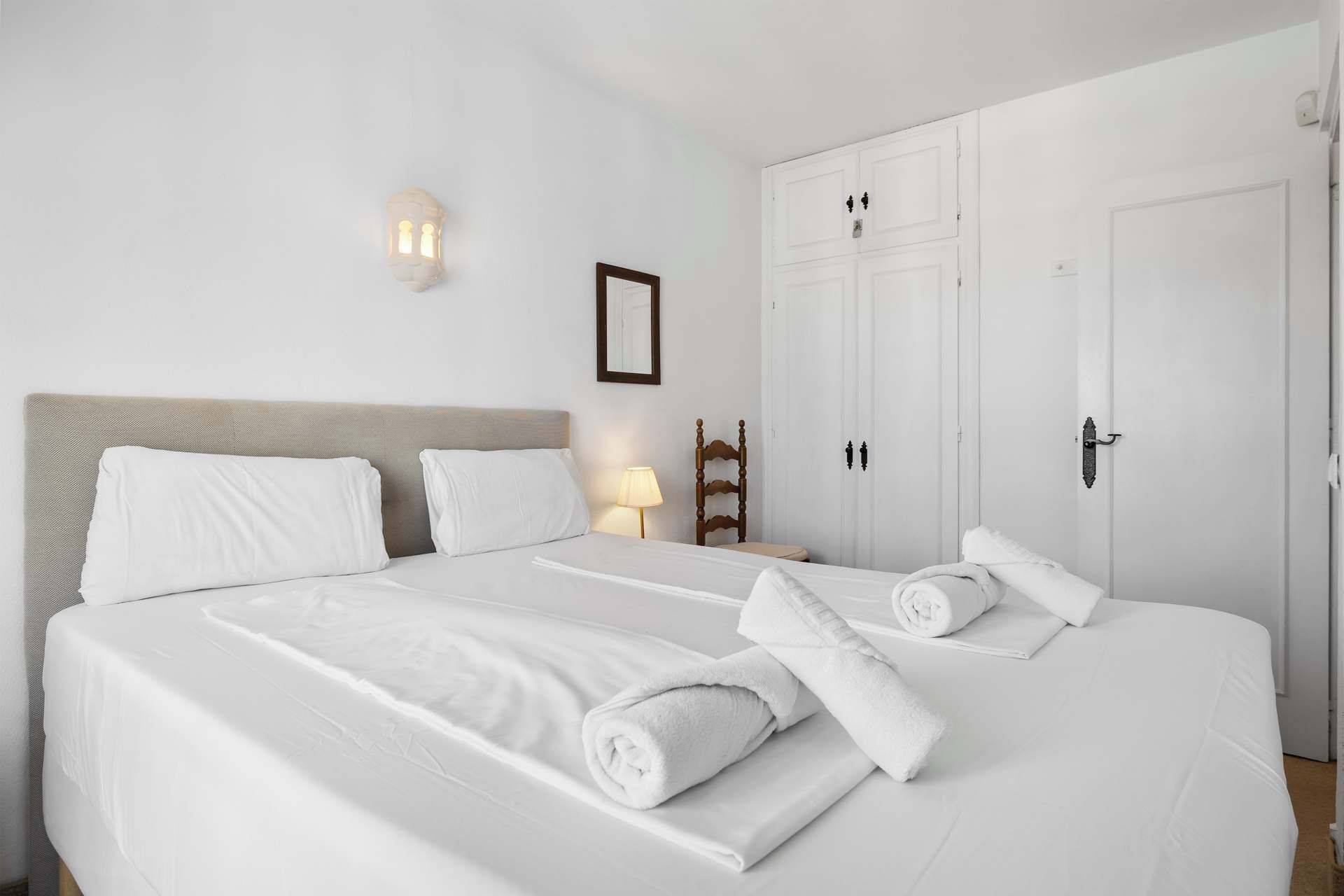 2 habitaciones, tabla de planchar con plancha y wifi gratis 