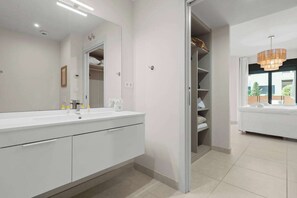 浴缸、風筒、提供毛巾