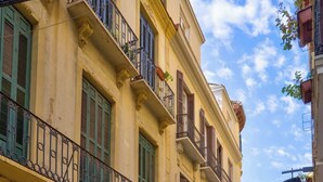 A multi-story building with balconies, shutters, and a clear sky. - Penthouse in Málaga by Costarentals - MAL01 (Málaga)