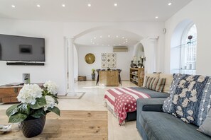 Smart TV, fireplace - Marvelous mansion with pool by Costarentals - M26 (Puerto  Banus)