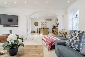 Smart TV, fireplace, offices - Marvelous mansion with pool by Costarentals - M26 (Marbella)