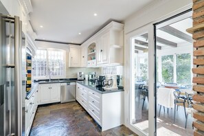 Fridge, microwave, oven, stovetop - Marvelous mansion with pool by Costarentals - M26 (Puerto  Banus)