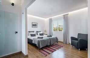 6 sovrum, strykjärn/strykbräda, gratis wi-fi och sängkläder