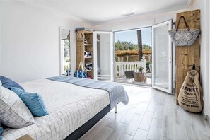 6 bedrooms, iron/ironing board, free WiFi, bed sheets