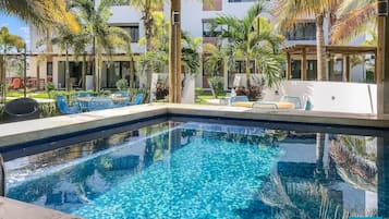 Departamento básico | Alberca | Alberca al aire libre