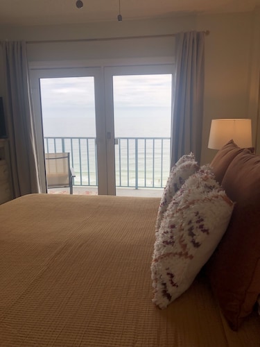 THE BEACH IS OPEN ALL YEAR!
Start Planning Your Fall and Winter Vacation Today!