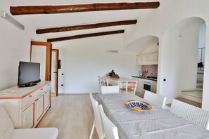 Dining - Villa Mireen, private pool, A/C, stunning sea view (Trinità d'Agultu e Vignola)