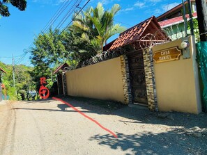 Property grounds - Enchanted Sloth (Quepos)