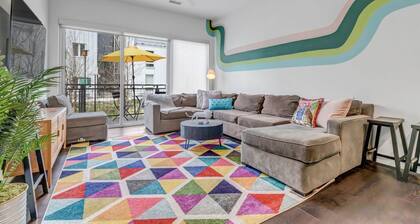 Jungle House: 2 Bed Condo w/parking & Patio