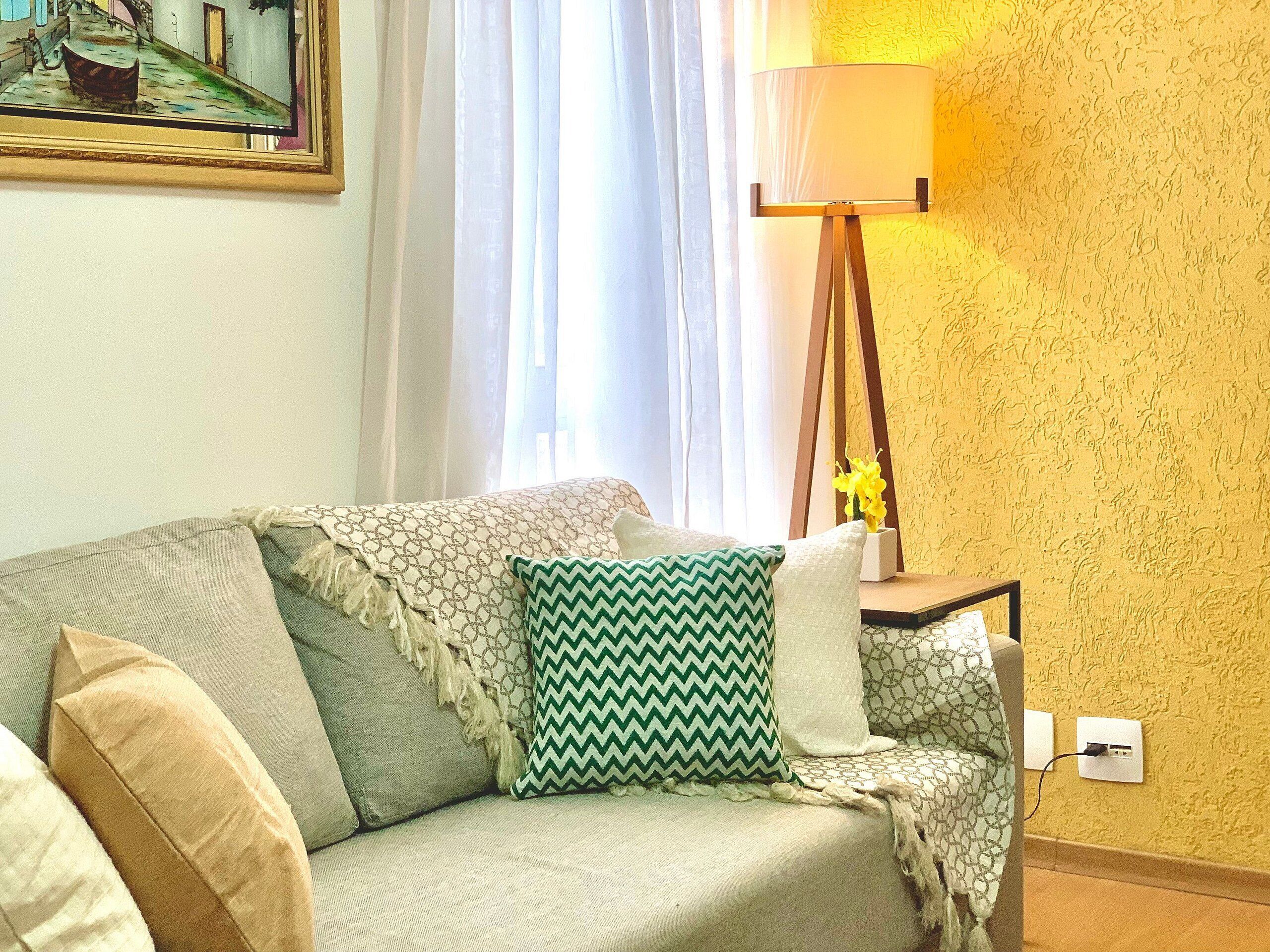 Apartamento urbano | Área de estar | TV LED 40 polegadas com canais digitais