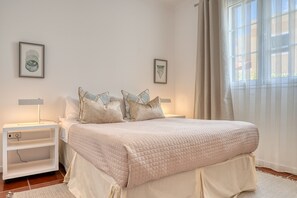 Iron/ironing board, free WiFi, bed sheets