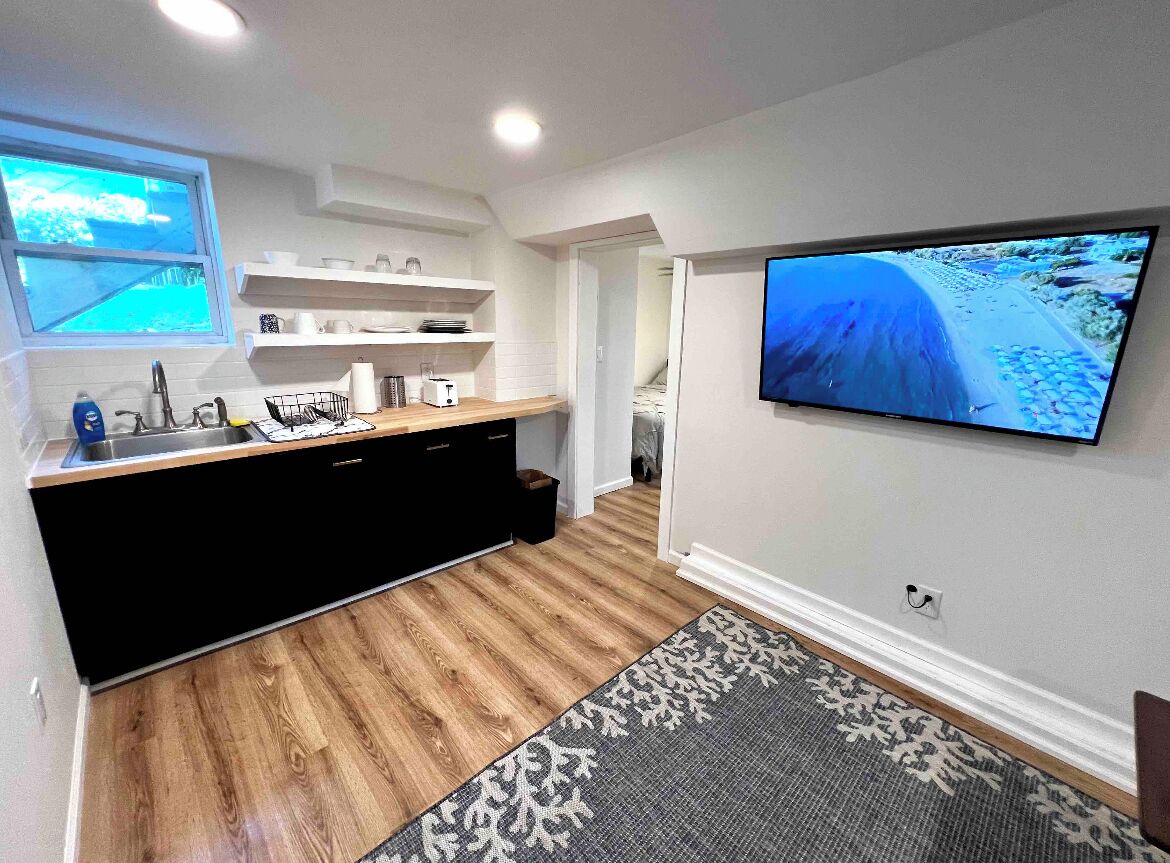 Norwalk/ New private studio, pet-friendly.
