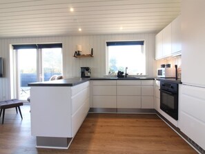 Fridge, microwave, dishwasher, cookware/dishes/utensils