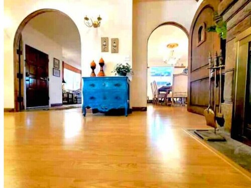 3 King Beds-Hot Tub-Firepit-Historic-Downtown
