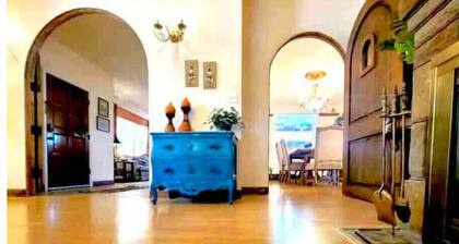 3 King Beds-Hot Tub-Firepit-Historic-Downtown