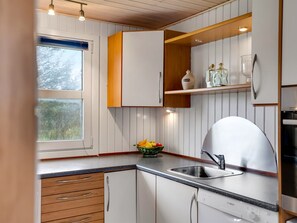 Fridge, microwave, dishwasher, cookware/dishes/utensils