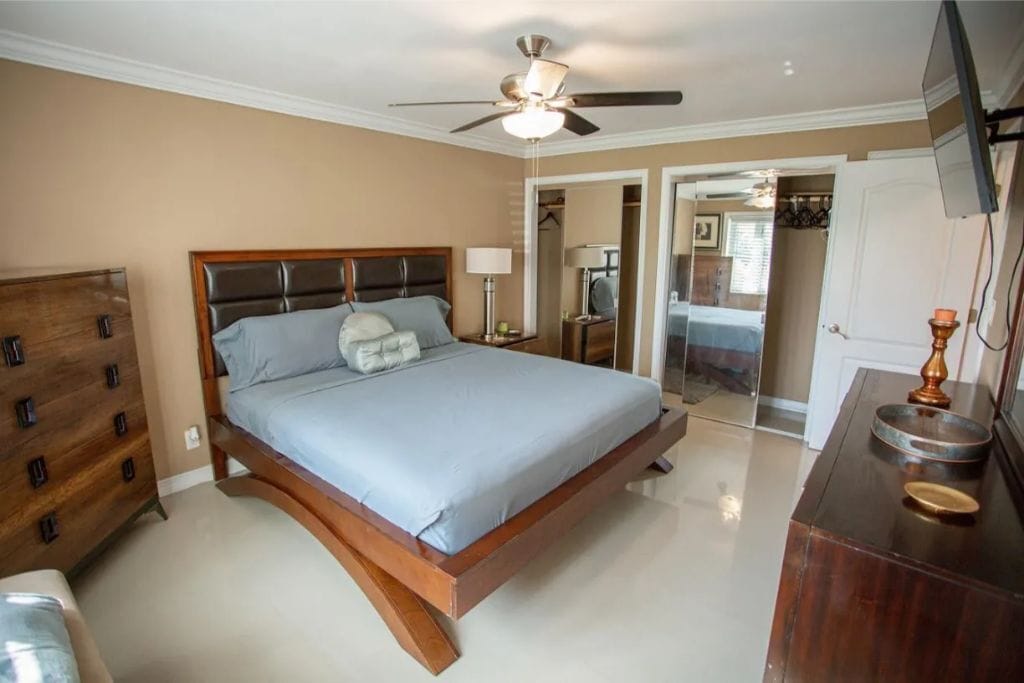 3 makuuhuonetta, silitysrauta/-lauta, Wi-Fi, vuodevaatteet