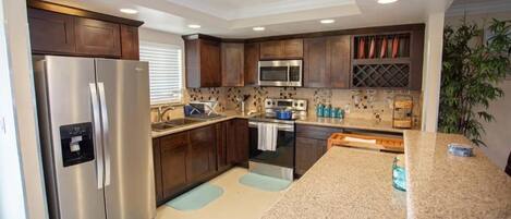 Four Ă micro-ondes, un four, surface de cuisson