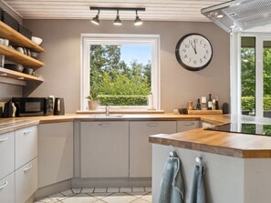Kühlschrank, Mikrowelle, Ofen, Geschirrspüler