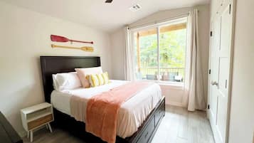 3 bedrooms, iron/ironing board