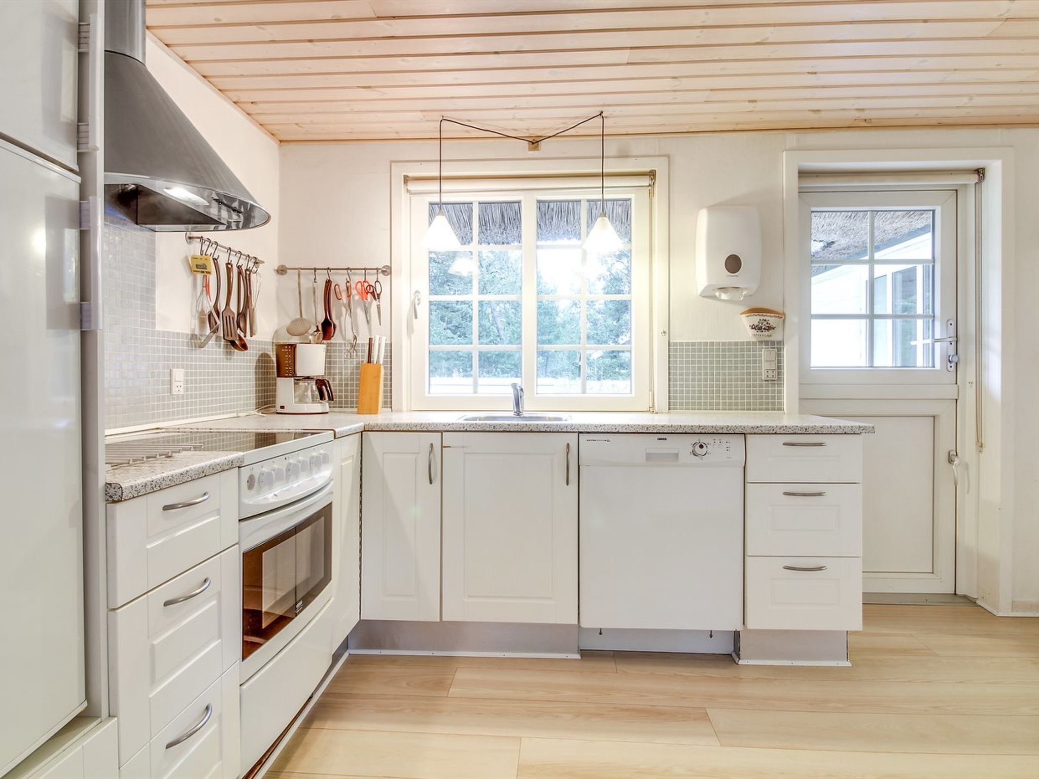 Réfrigérateur, micro-ondes, four, lave-vaisselle