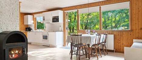 Kjøleskap, mikrobølgeovn, ovn og oppvaskmaskin