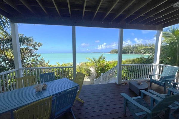 Expansive verandah -for lazy day lounging & 6-seat outdoor dining table
