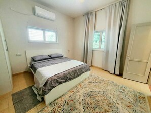 2 chambres, bureau, système d’insonorisation, fer et planche à repasser