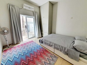 2 bedrooms, desk, soundproofing, iron/ironing board - Super Spacious 2BD Best Location Balcony + Parking (Tel Aviv-Yafo)