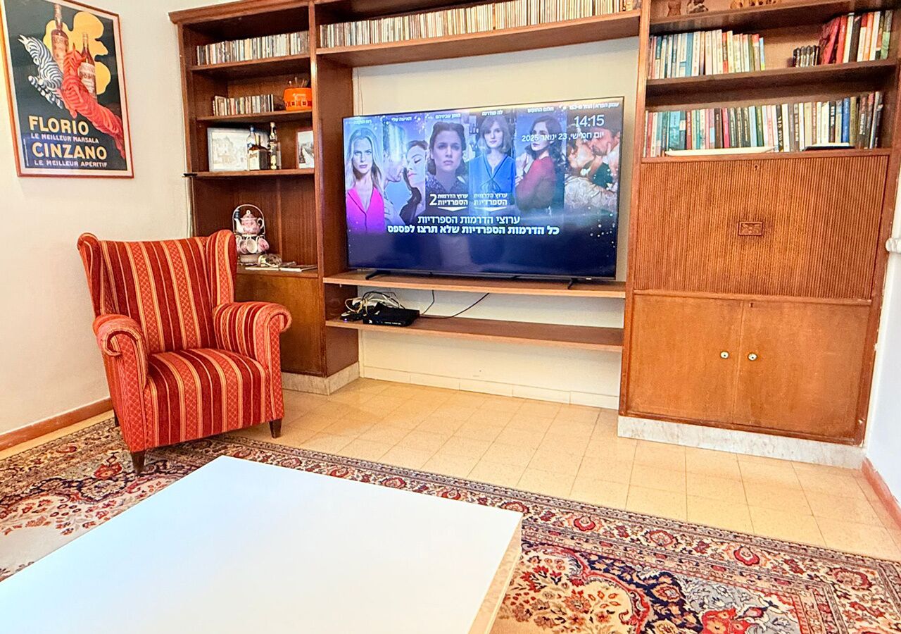Super Spacious 2bd Best Location Balcony + Parking - Tel Aviv-Yafo