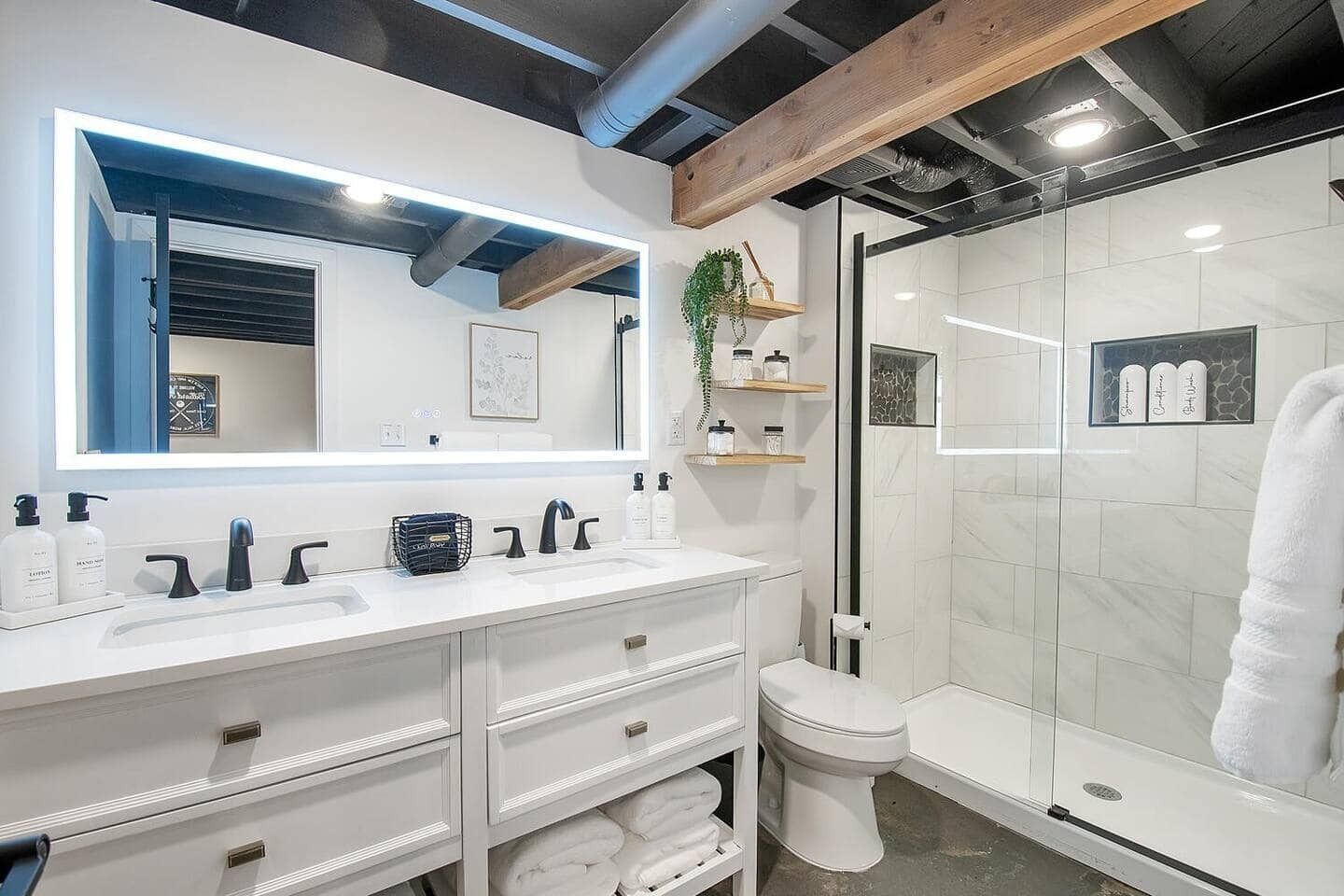 Sèche-cheveux, serviettes fournies