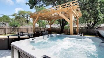 Bain à remous extérieur