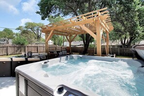 Tina de hidromasaje al aire libre