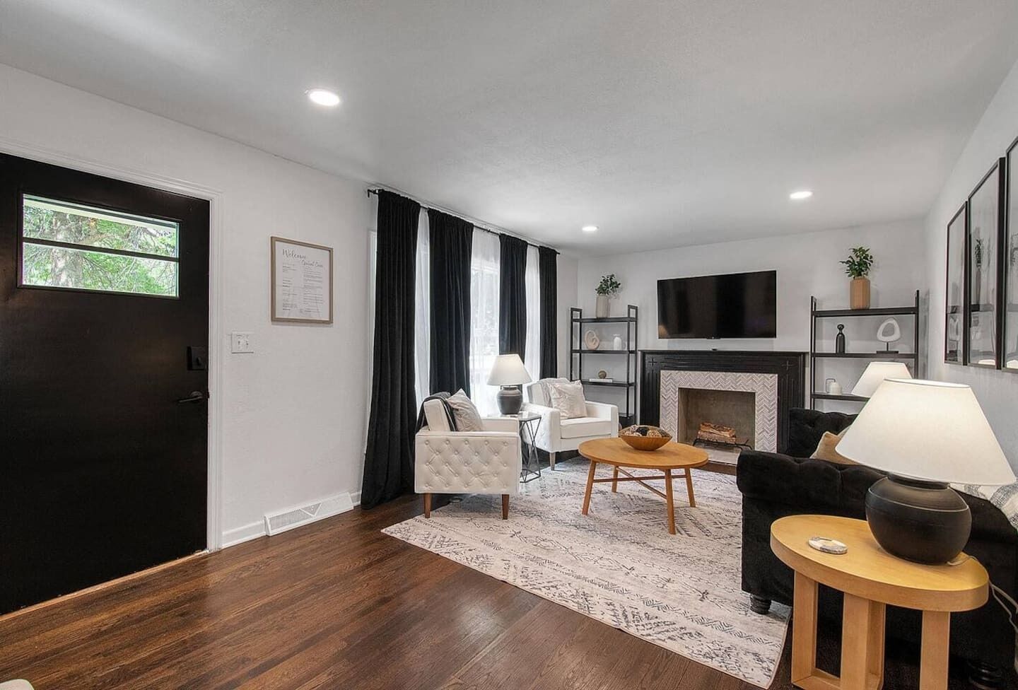 TV connectée, cheminée, espaces bureaux