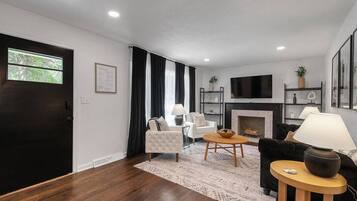 TV connectée, cheminée, espaces bureaux