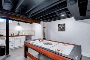 Game room - Opulent Oasis - Spa! Fire Pit! 3 Kings! Pool Table! Kids Area! (Wichita)