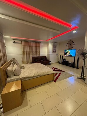 Executive Room | Free WiFi - APO RESETTLEMENT AREA (Abuja)