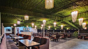 Restaurant - Golden Chariot Hotel Daman (Daman)