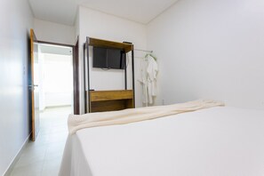 3 habitaciones, cortinas blackout y tabla de planchar con plancha 