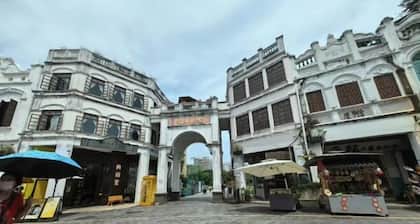 Haolong Hotel (Qionghai Yinhai Road Grain Street Branch)