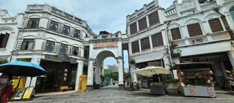 Haolong Hotel (Qionghai Yinhai Road Grain Street Branch)